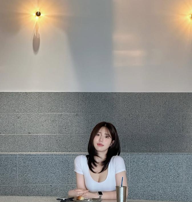 隔壁宿舍小情侣做爱录音，女的叫床声实在太骚了。