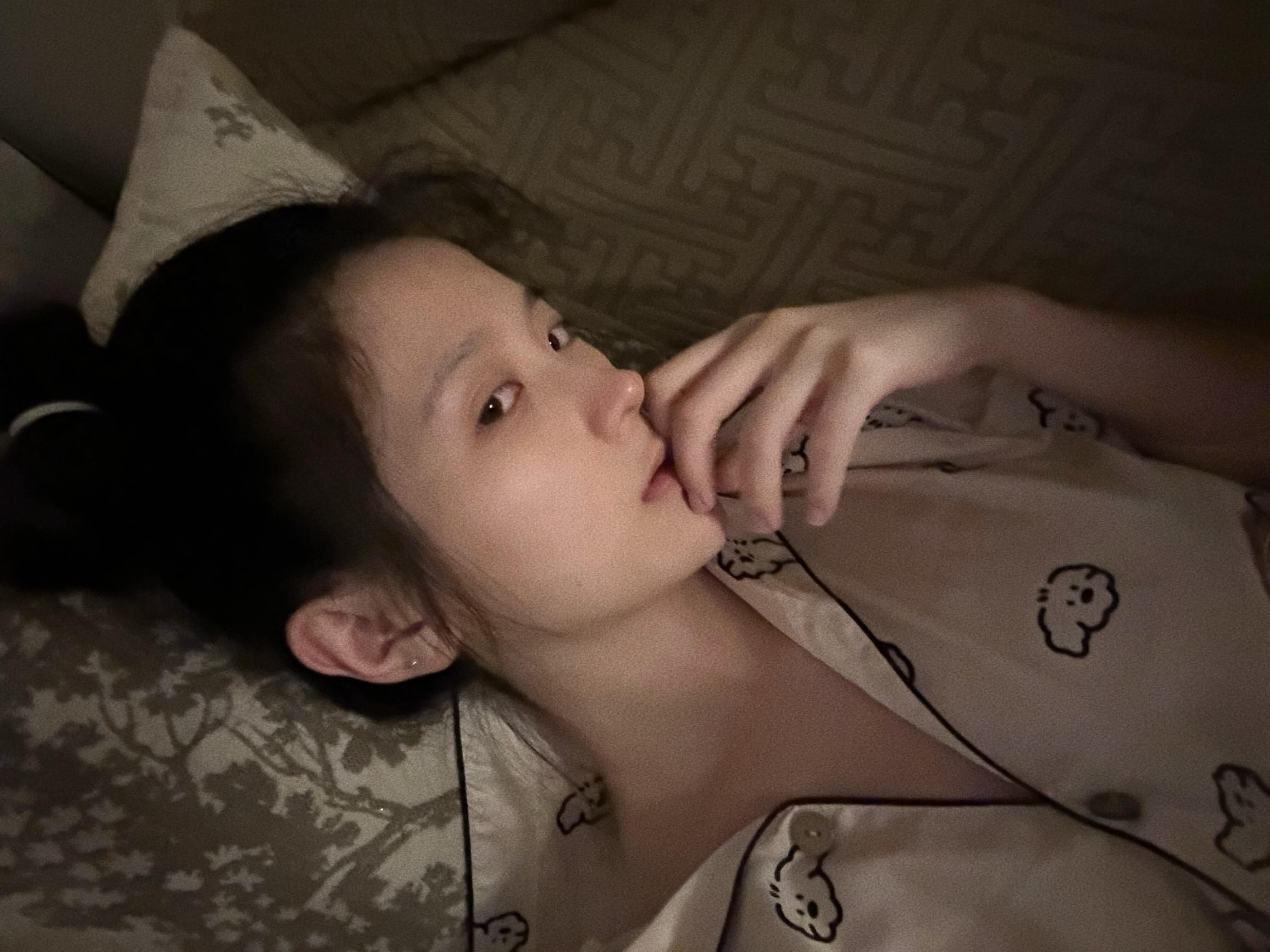 超淫荡对白，操逼时和老婆说起让我爸操她