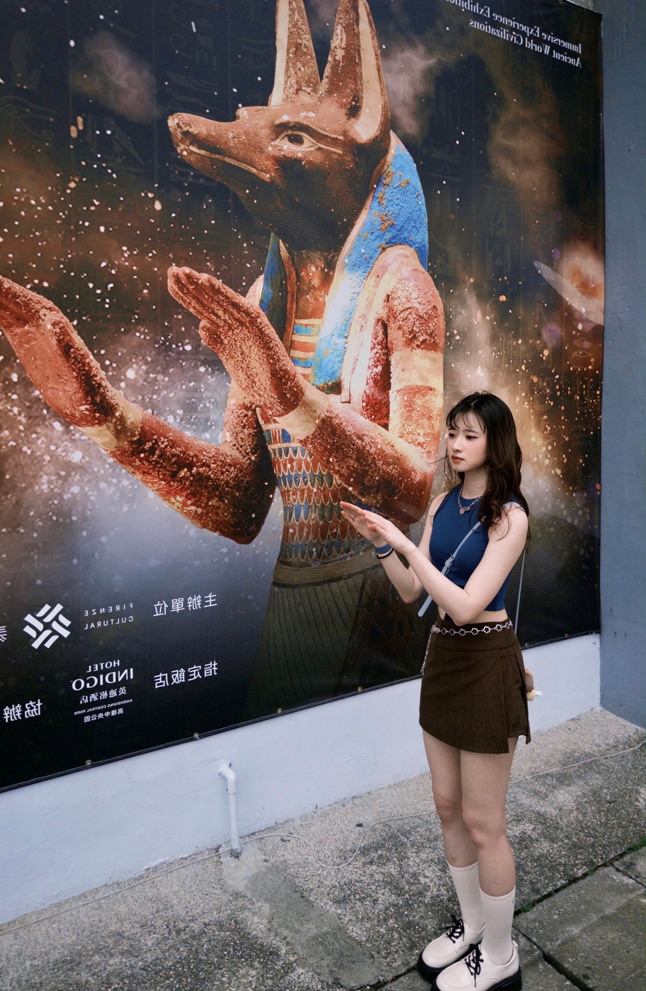 门缝偷录朋友操他媳妇