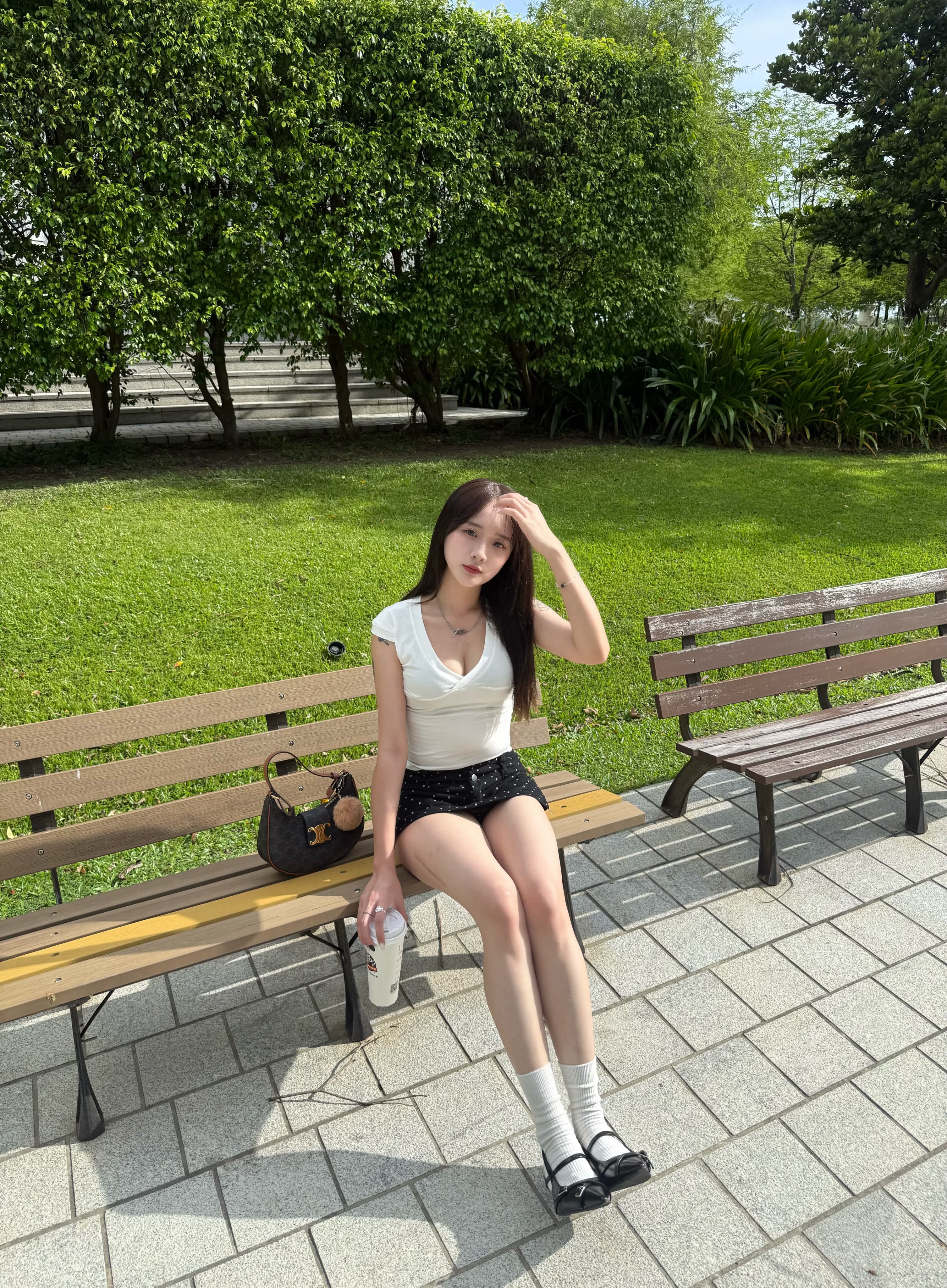周末大学附近小旅馆偷录大学生情侣操逼