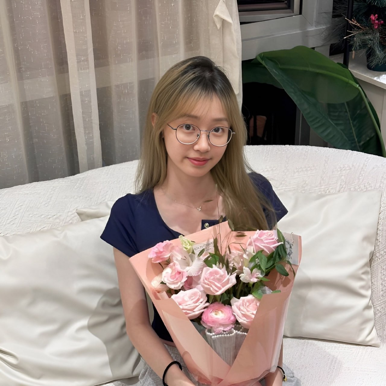 五一约女同事一起徒步，晚上回酒店就把她操了。