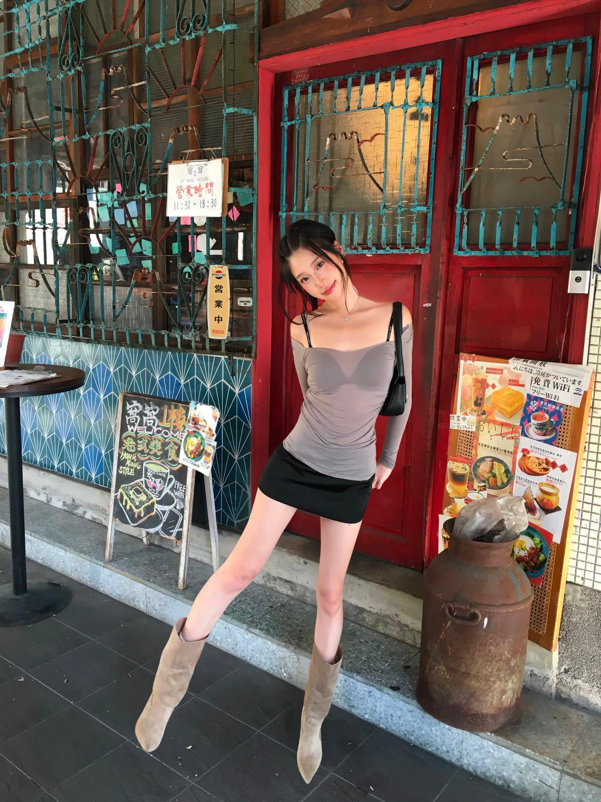 中年夫妻的激烈性爱，老婆被操的很满意。