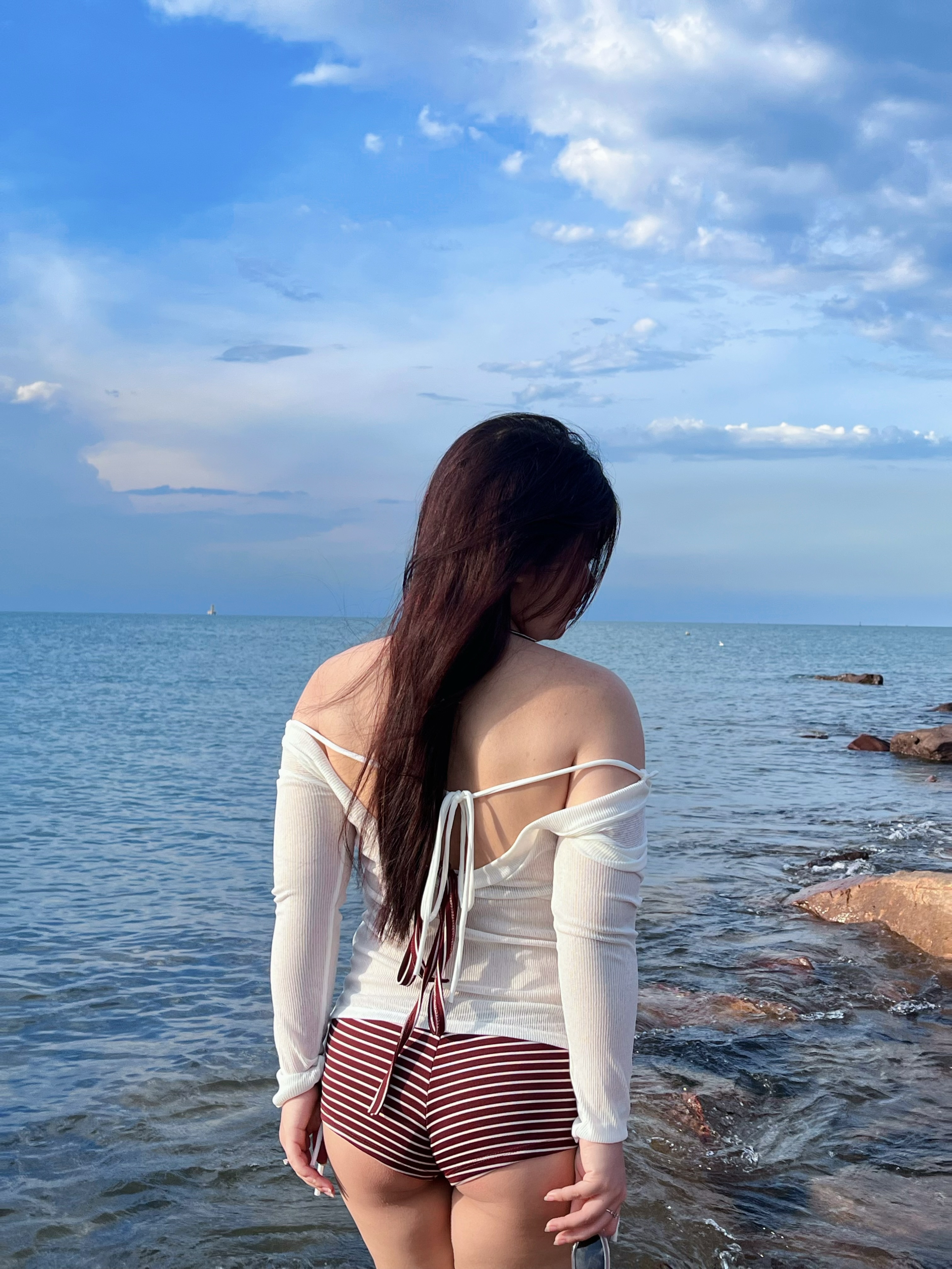 九浅一深把女友干哭了，逼肉外翻。