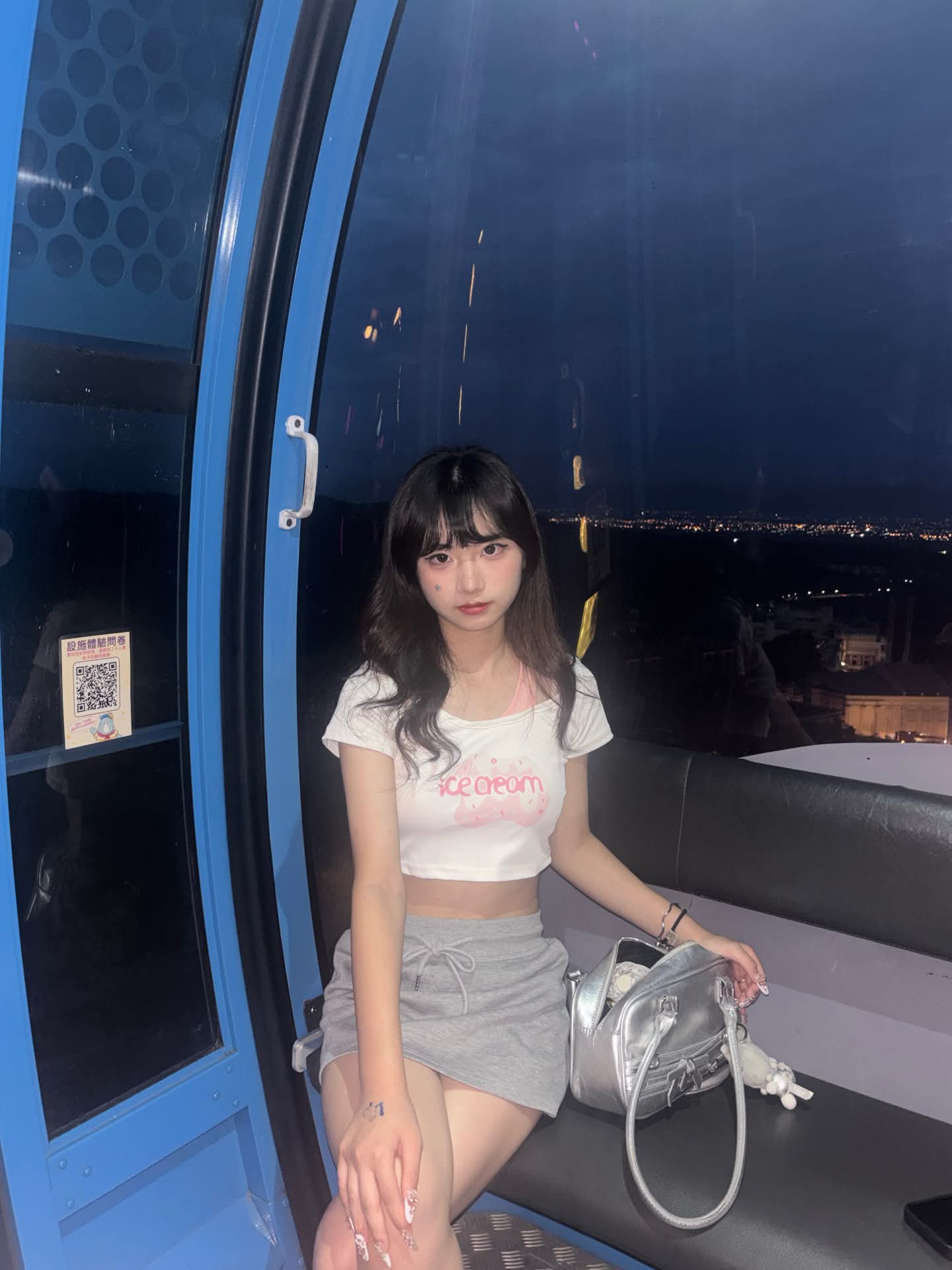 和大学女友开房，骚的不行，和隔壁比赛叫床，刺激。