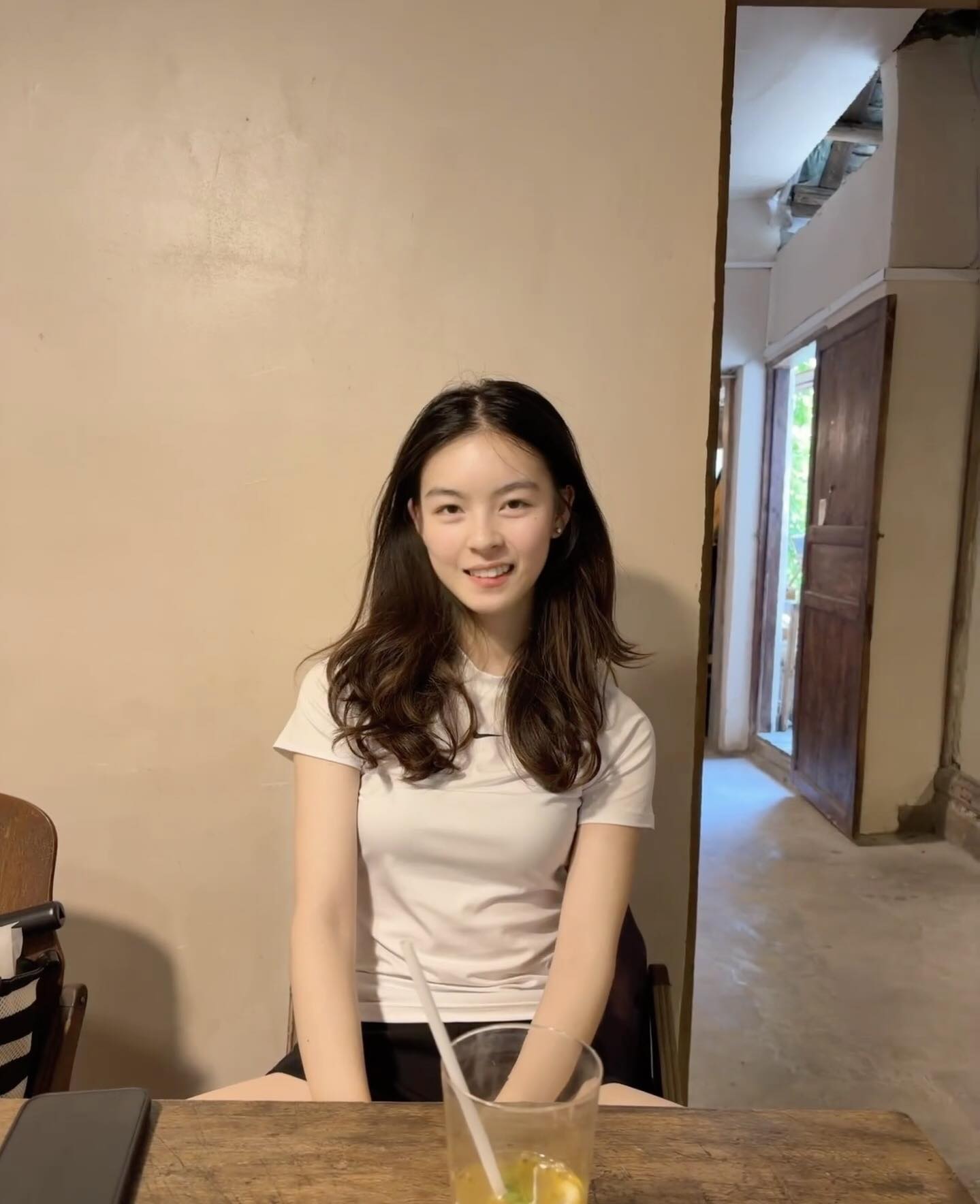 操郑州大卫城劳力士已婚柜姐，床上特别骚，怪不得业绩很好。