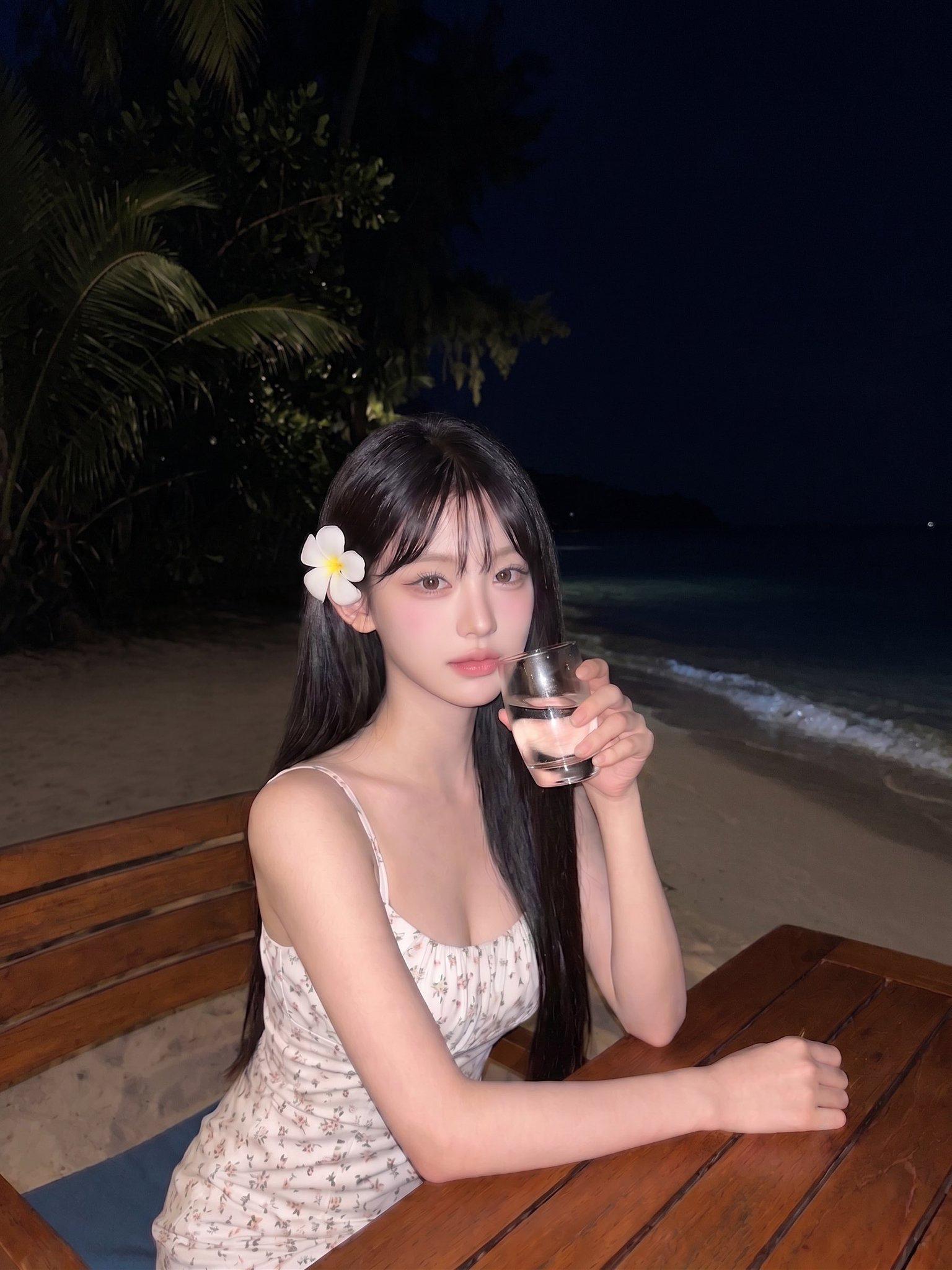 暴力抽插女友，小穴太嫩，一直喊不要。
