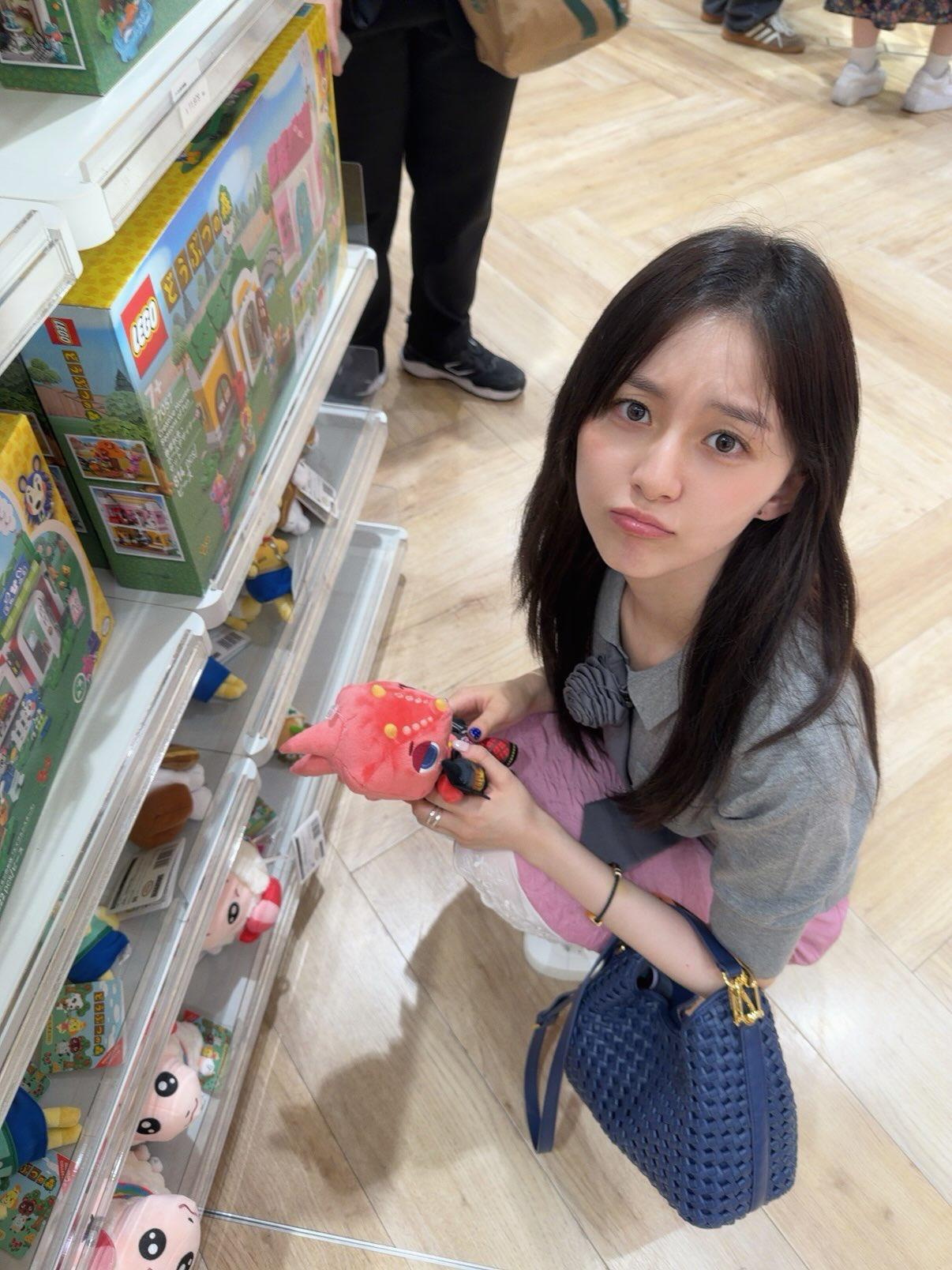 孩子上补习班，直接客厅操老婆。