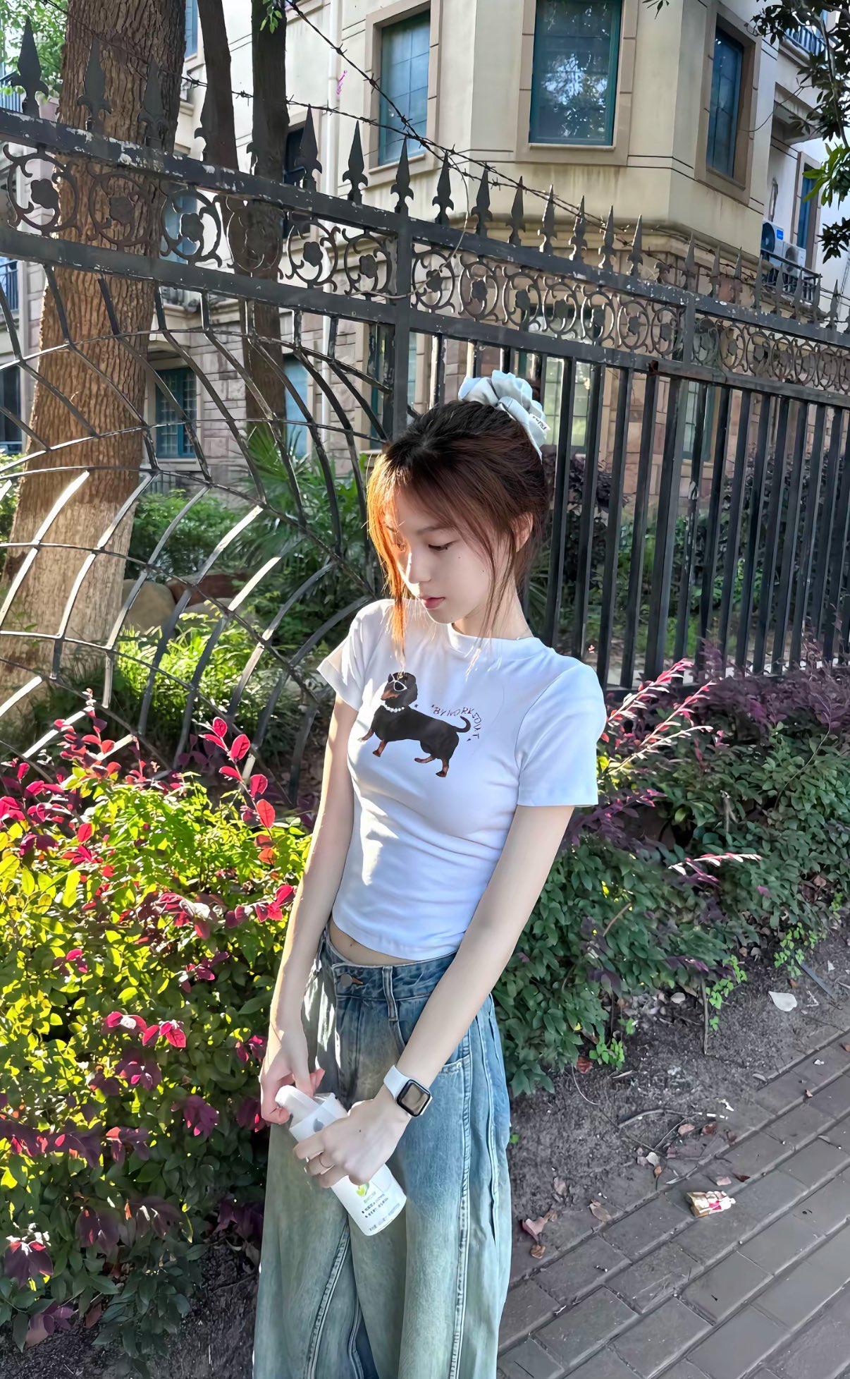 娇小女友让我使劲日她，对白很淫荡。