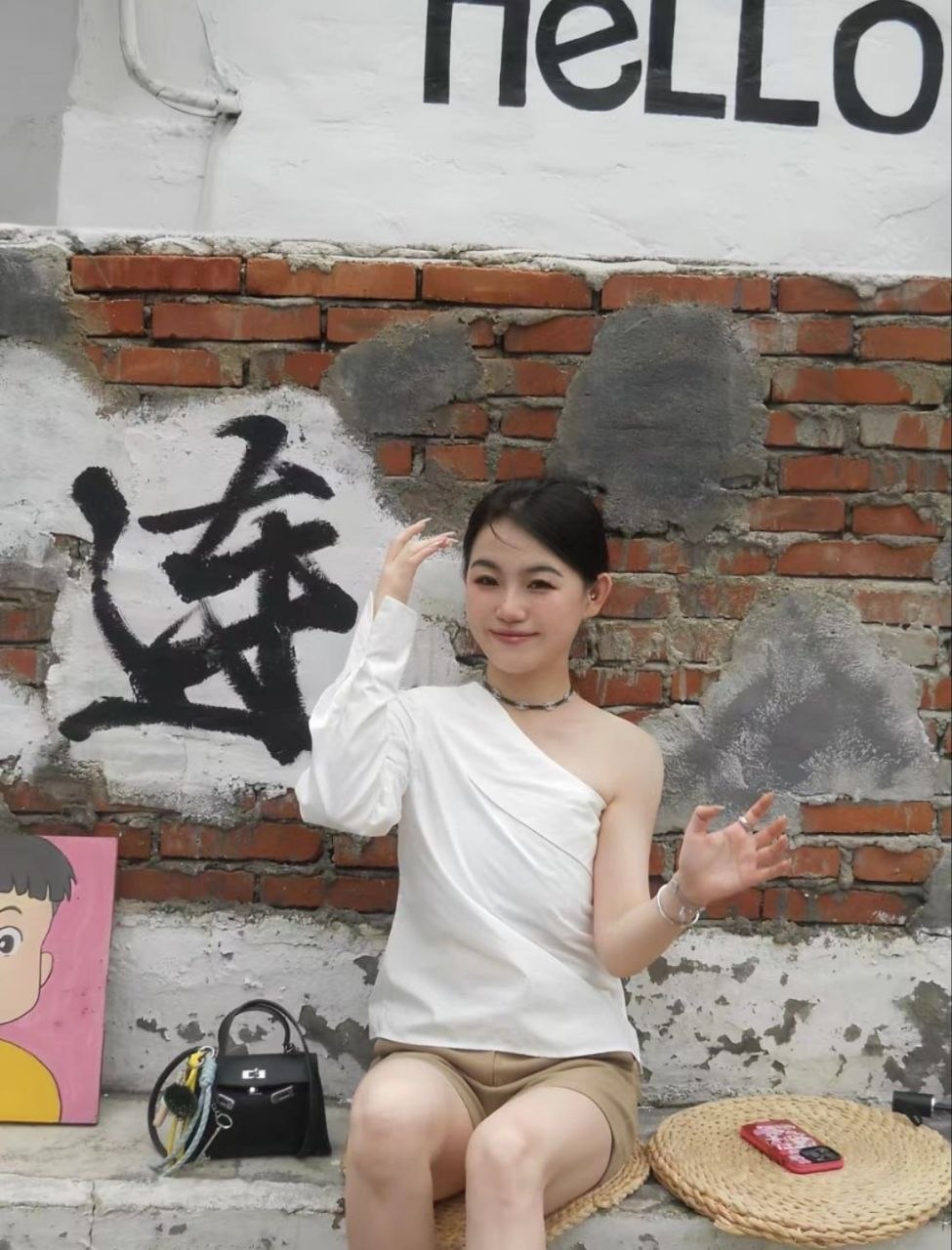 假鸡巴调教乖巧女友，全程骚话。