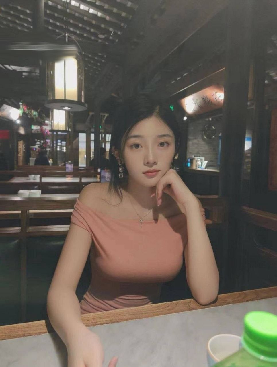 骚逼少妇女同事团建被领导操录音