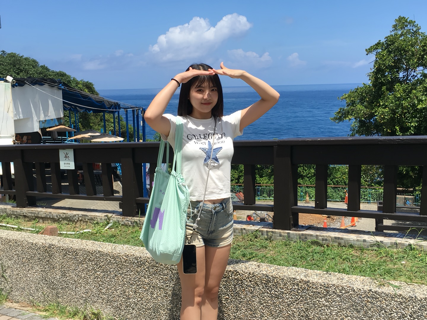 老婆被舔的喘息声和插入声