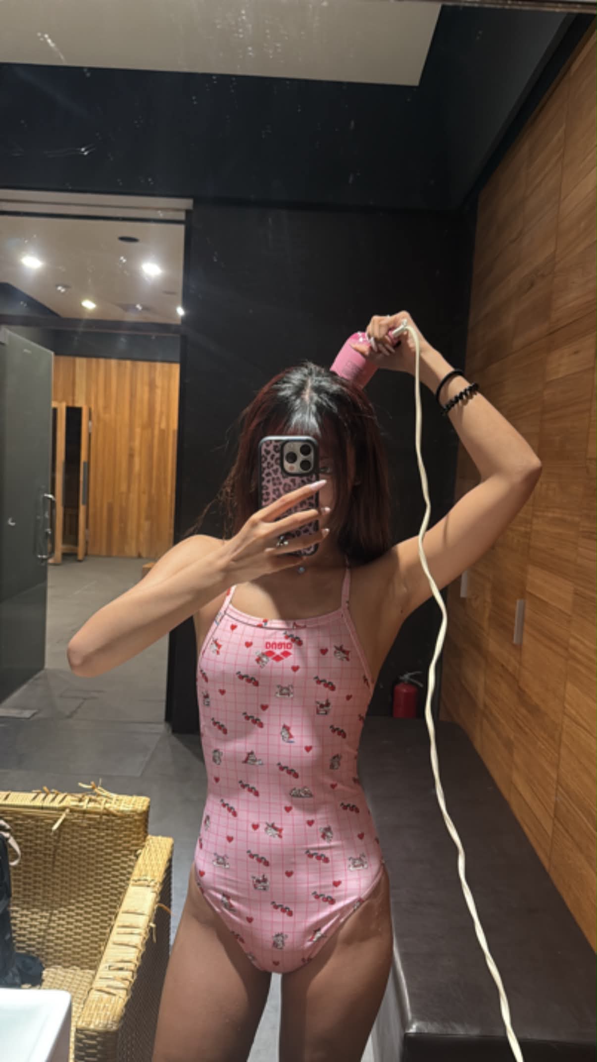 酒店操幼师女友，叫床很骚，淫荡对白。