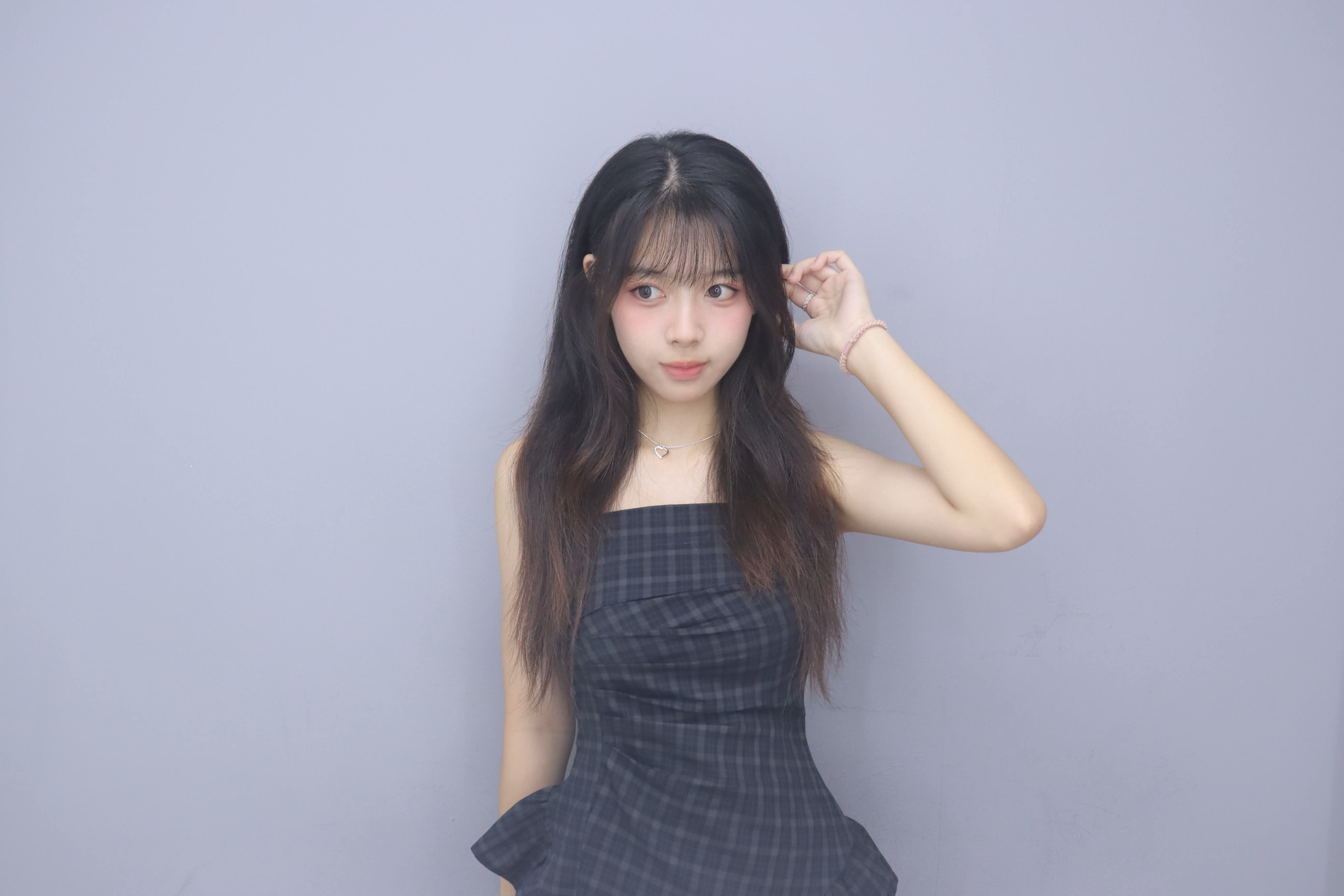和夹子音女同事开房操逼，叫床很诱人。