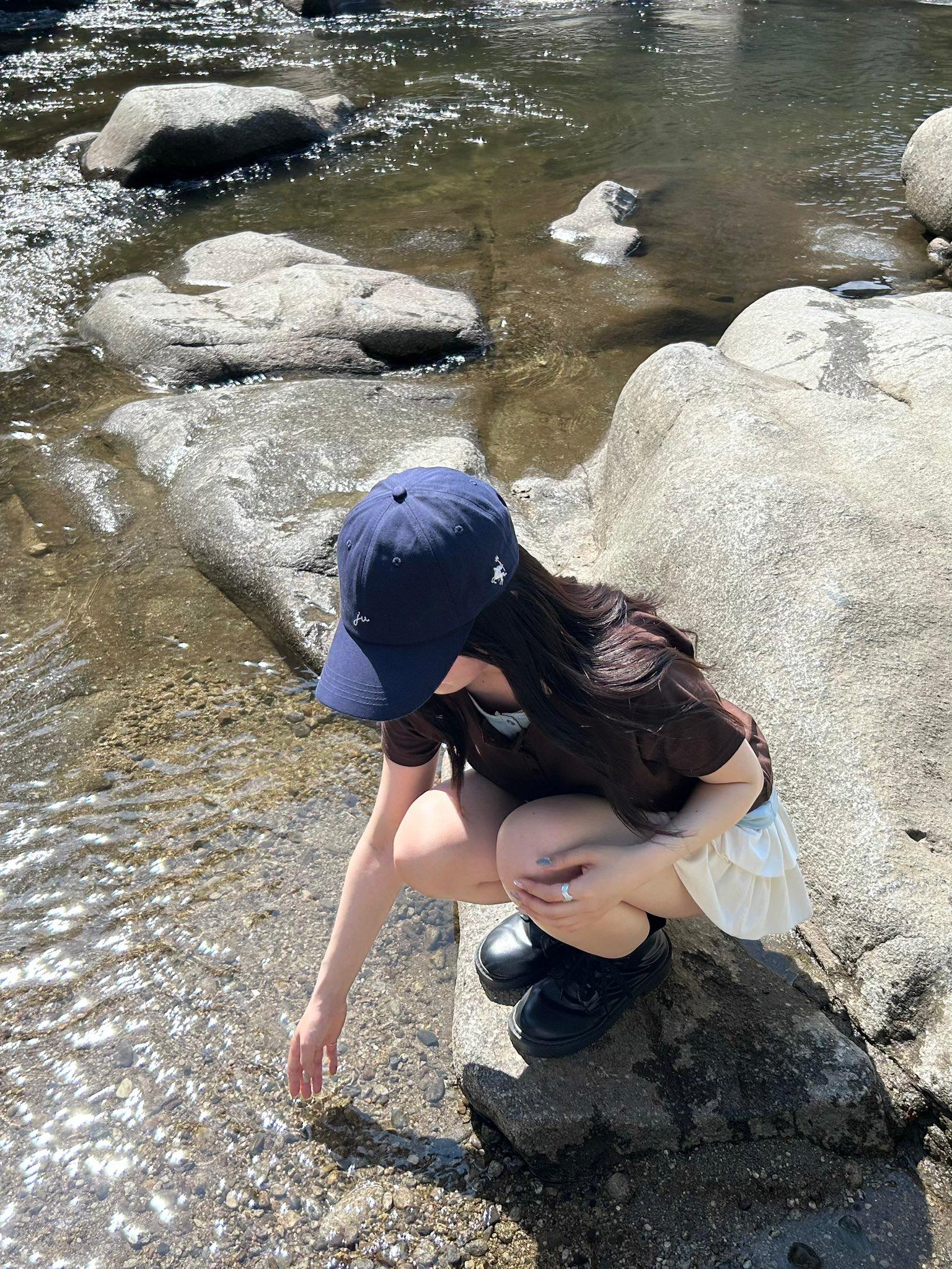 孩子睡在旁边，老婆不敢大声叫床，最后叫爸爸用力操