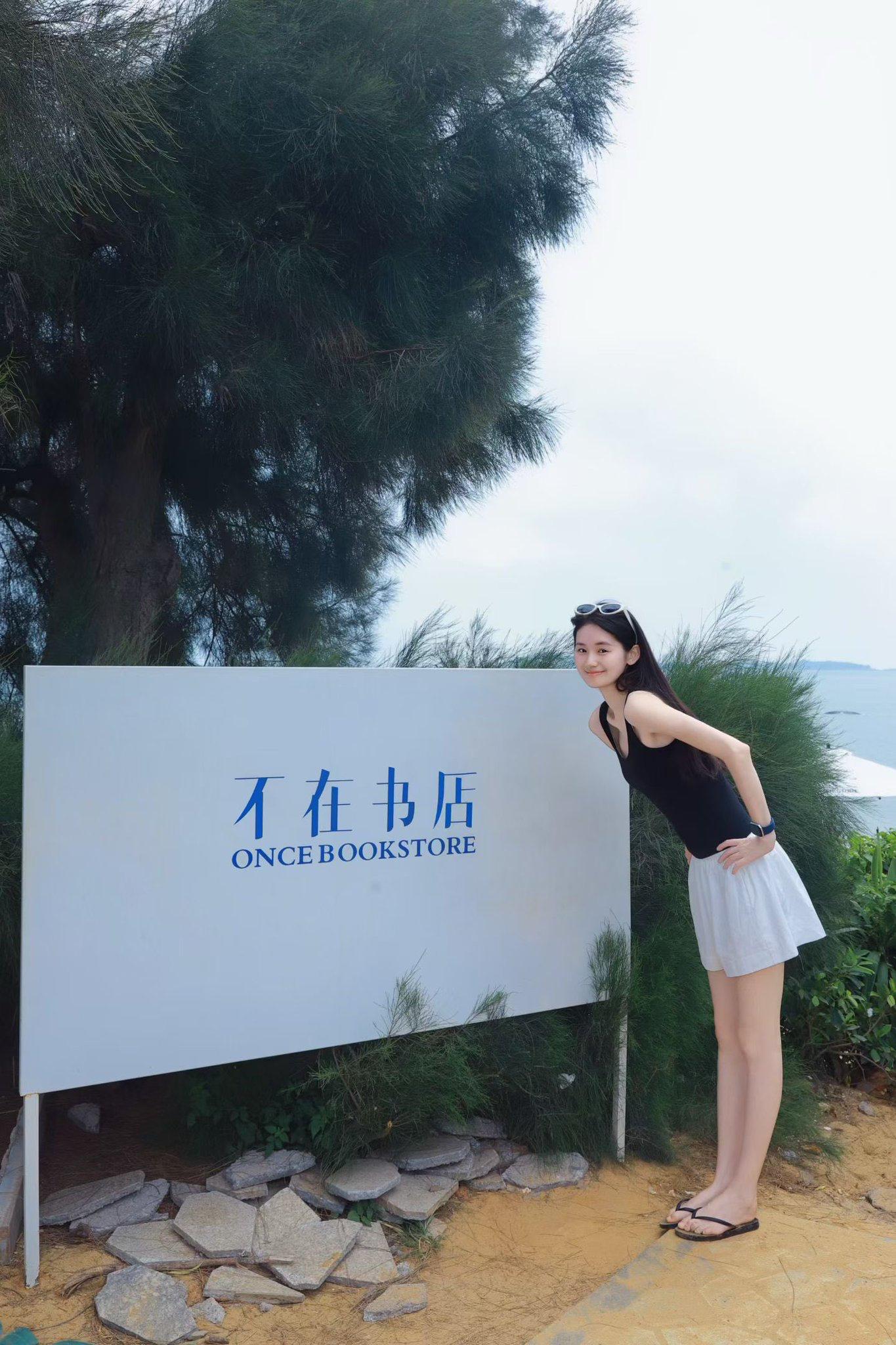 暑假旅行，晚上偷录室友和他女友操逼，听的我鸡巴硬的发紫。