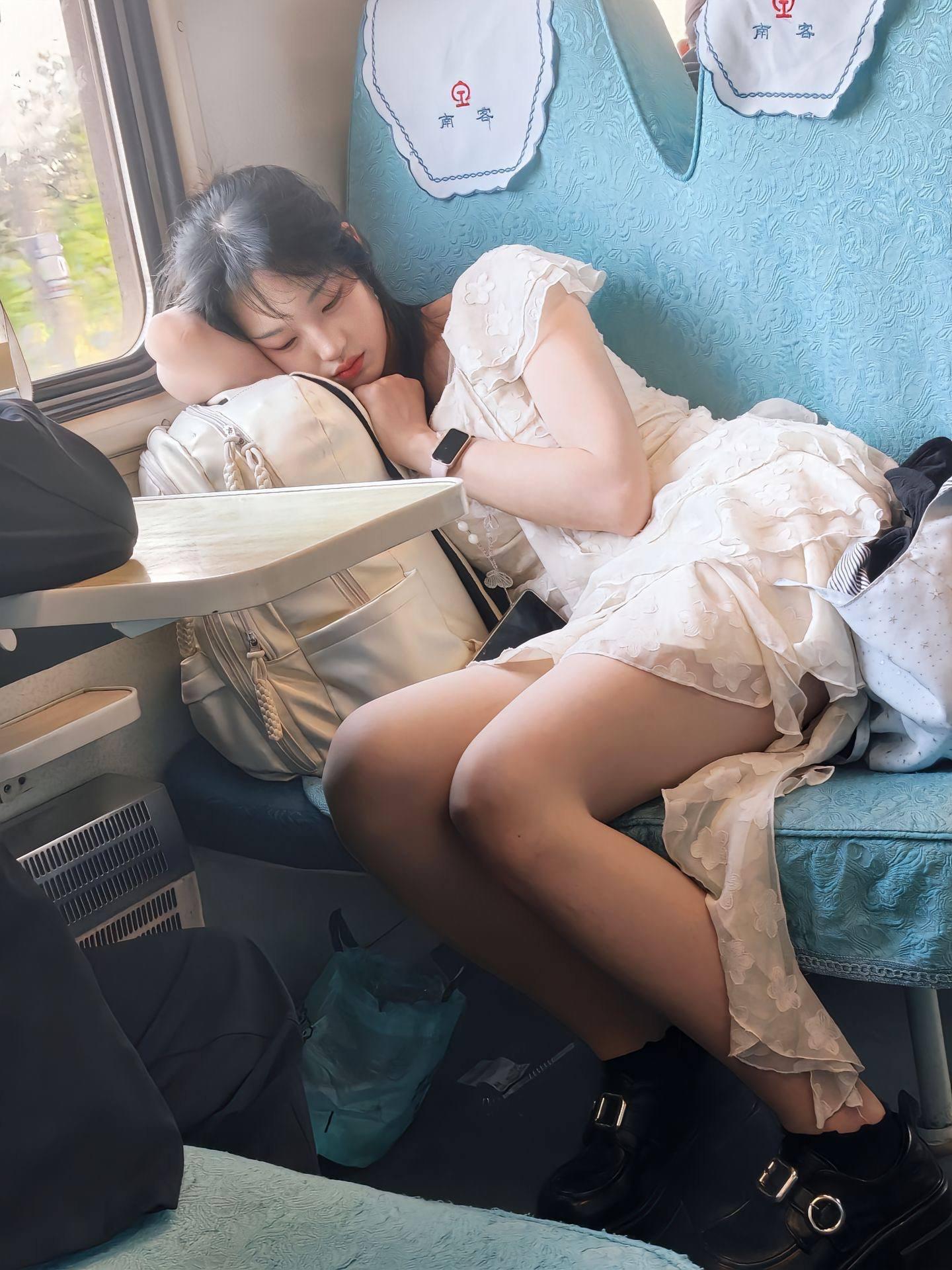 和女友做爱录音，太害羞了，叫床还没有我撞她屁股的声大。