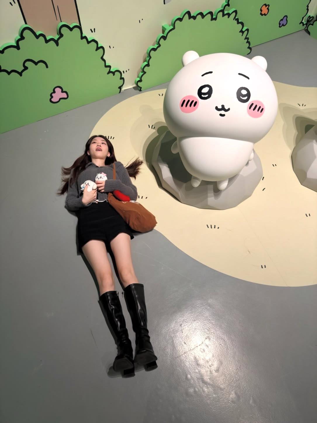 日朋友大白腿老婆，叫床声超大。