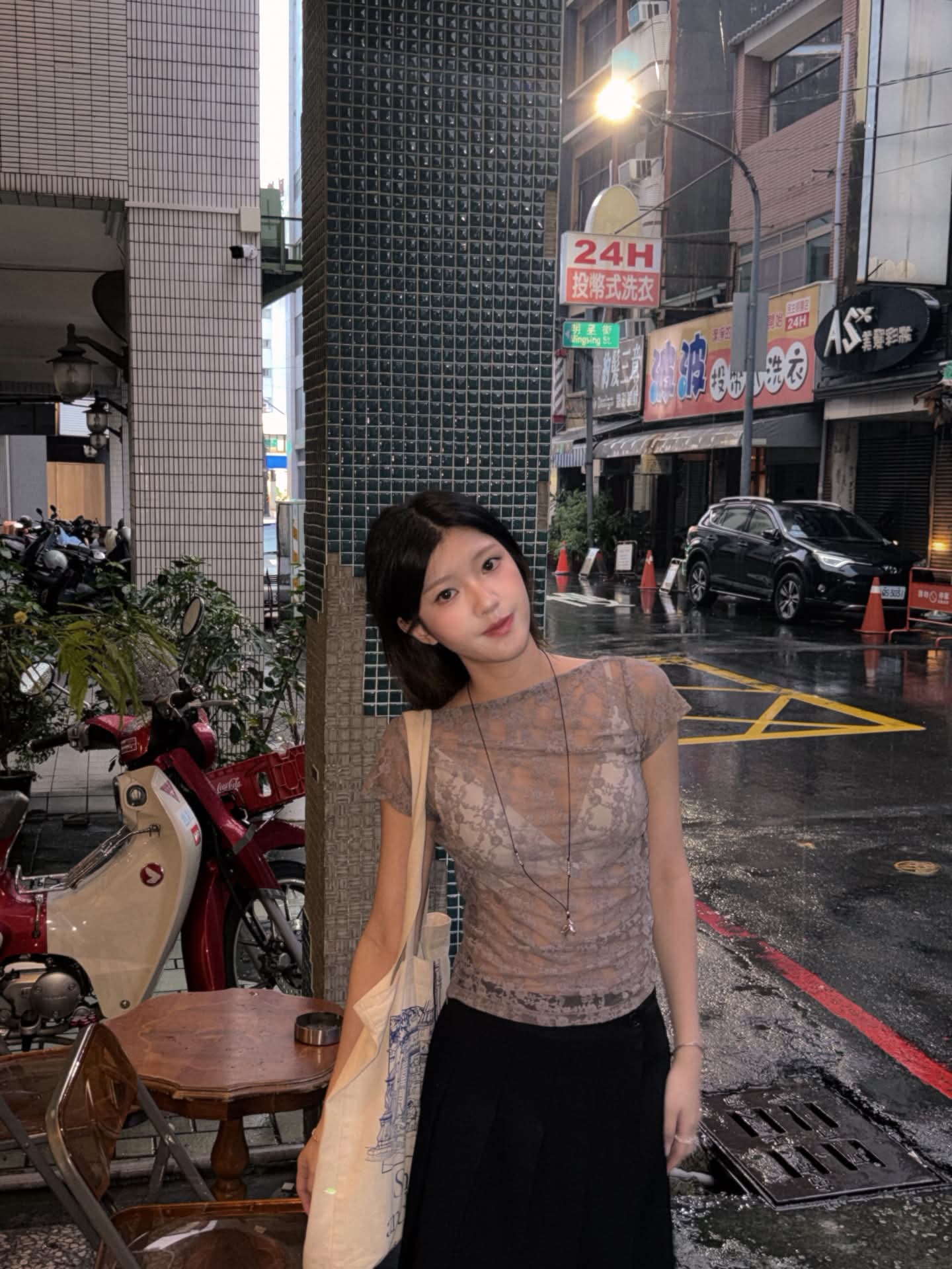 九浅一深把女友干哭了，逼肉外翻。