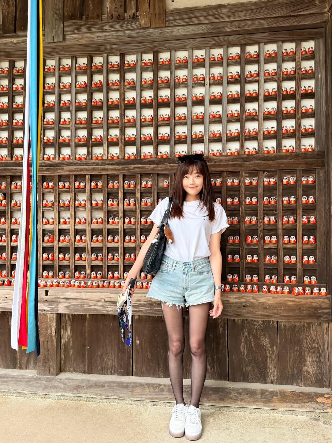操女友，小只马穴浅，叫声销魂。