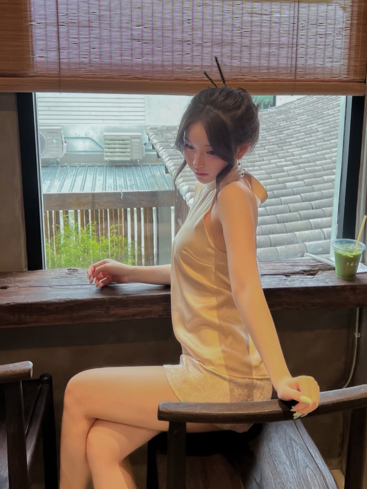 老婆很害羞，叫床声音有点小，不过仔细听其实很骚。