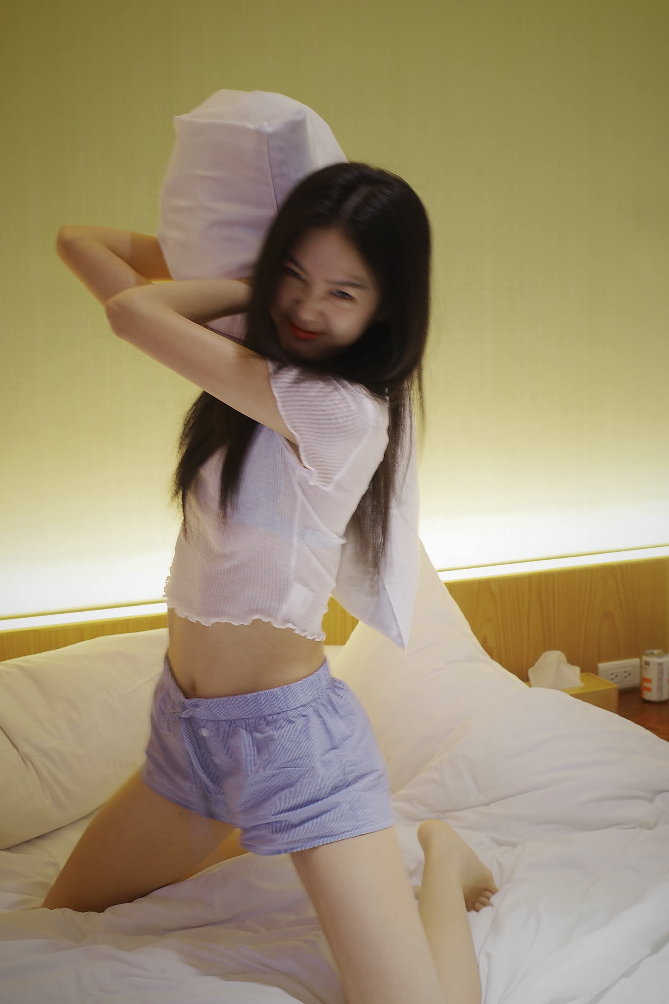 试驾路虎女销售，逼紧水多，太爽了。