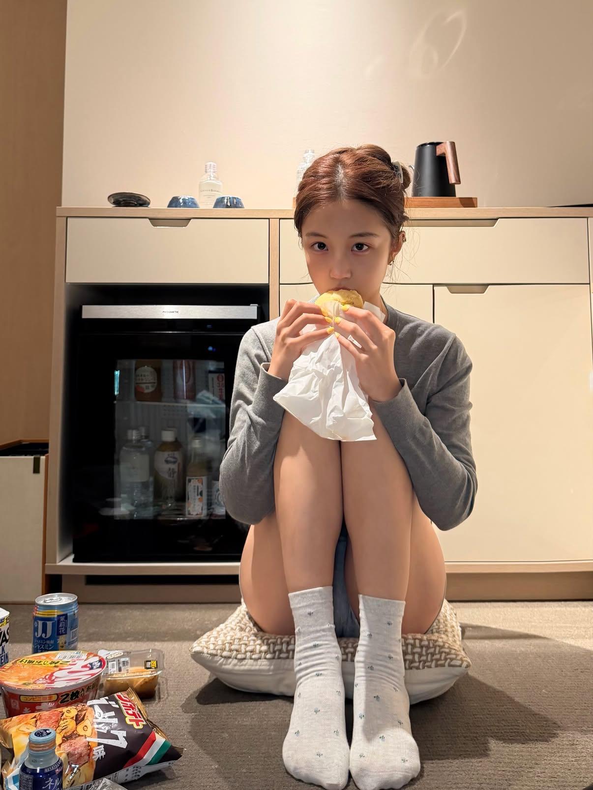 后入可爱女友，女友一直舒服的呻吟。
