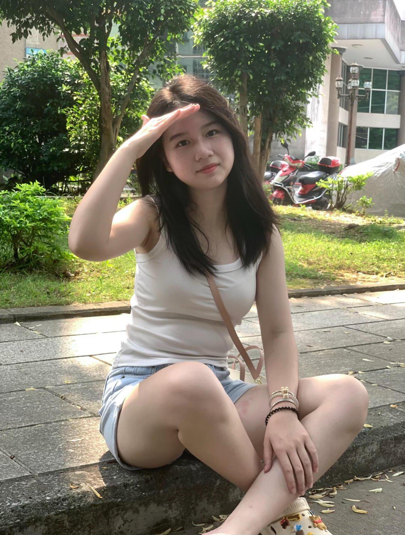 操京东保洁，逼很紧。