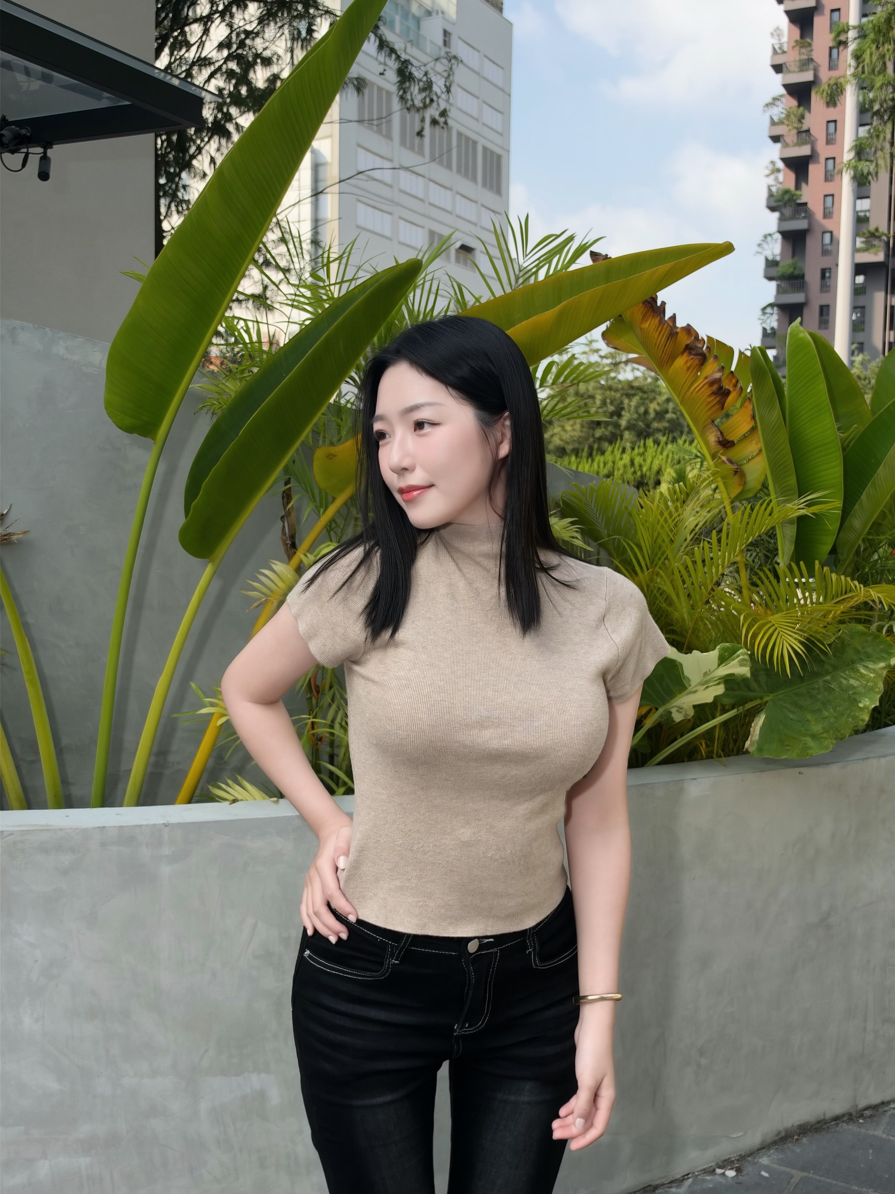 酒店隔壁小情侣女的被操的哇哇叫