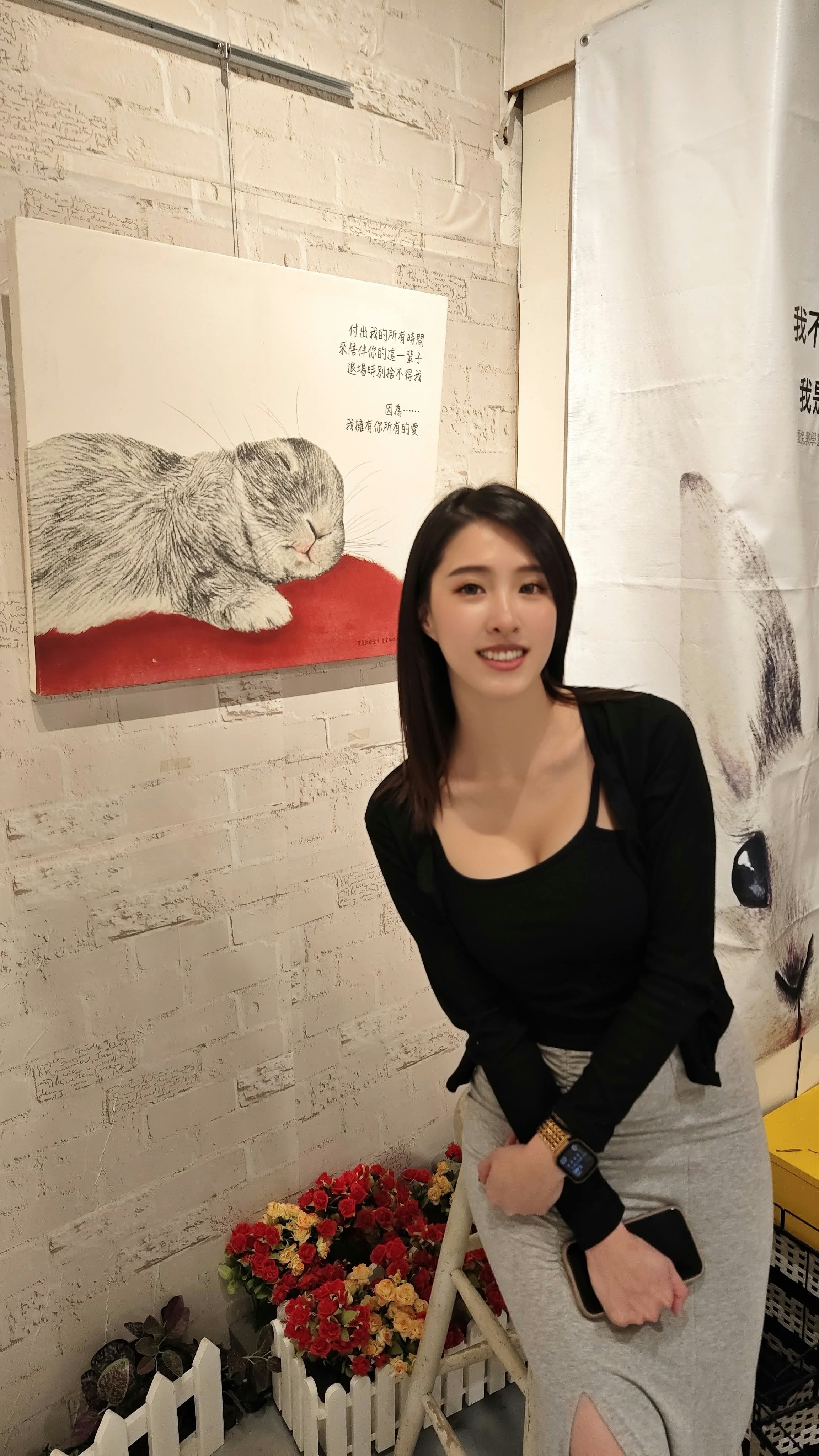趁女同事老公出差，把女同事操的哇哇叫，淫语不停。
