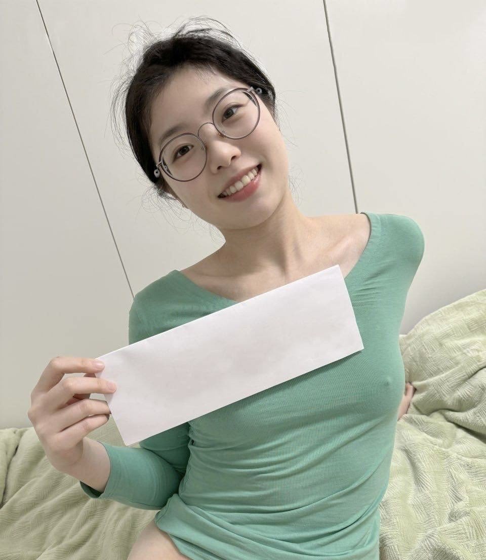 端午节门缝偷录爸妈操逼，老妈快五十了叫床还这么骚。