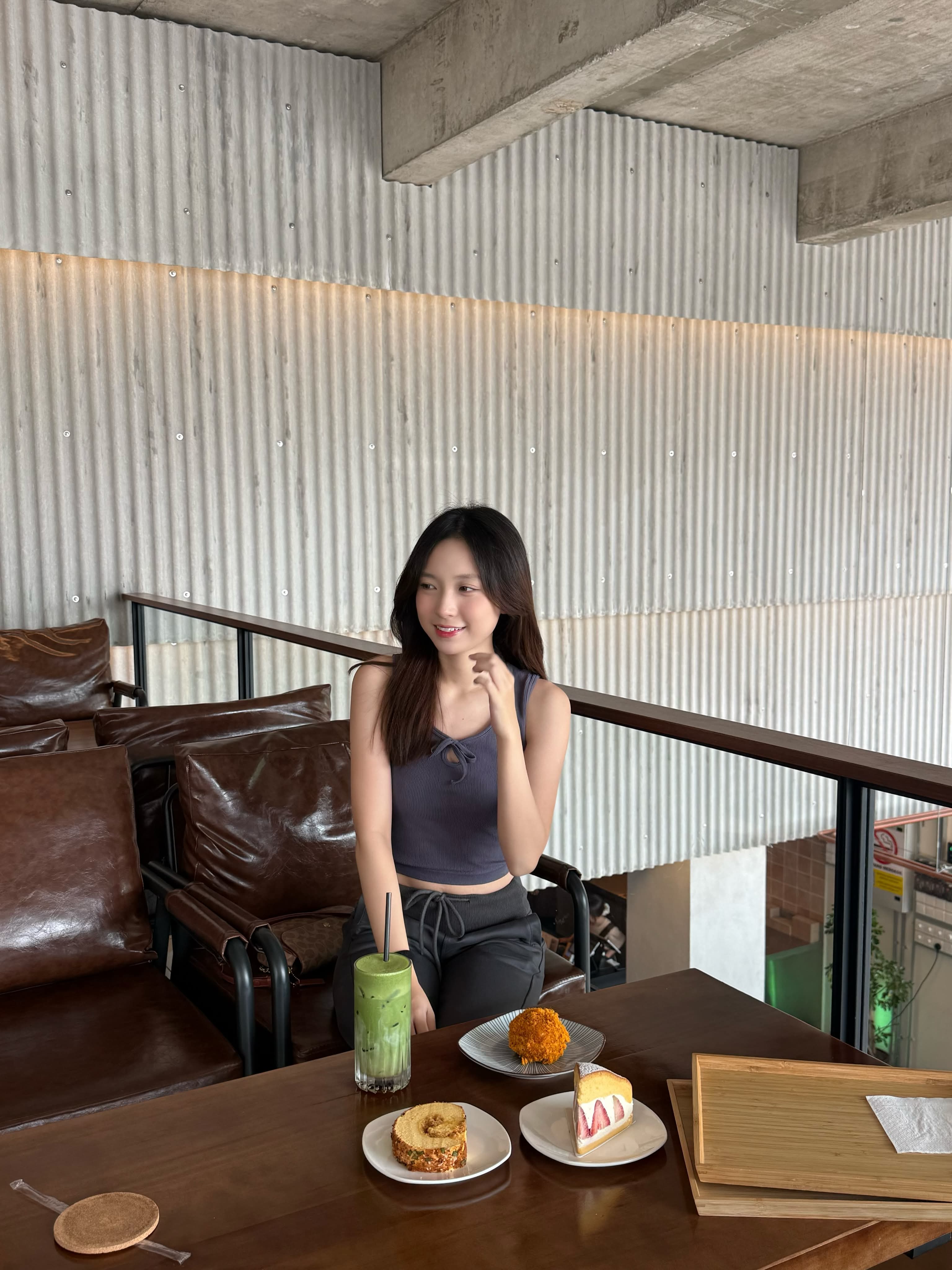 插女同事，一直说还要用力，对白非常淫荡。