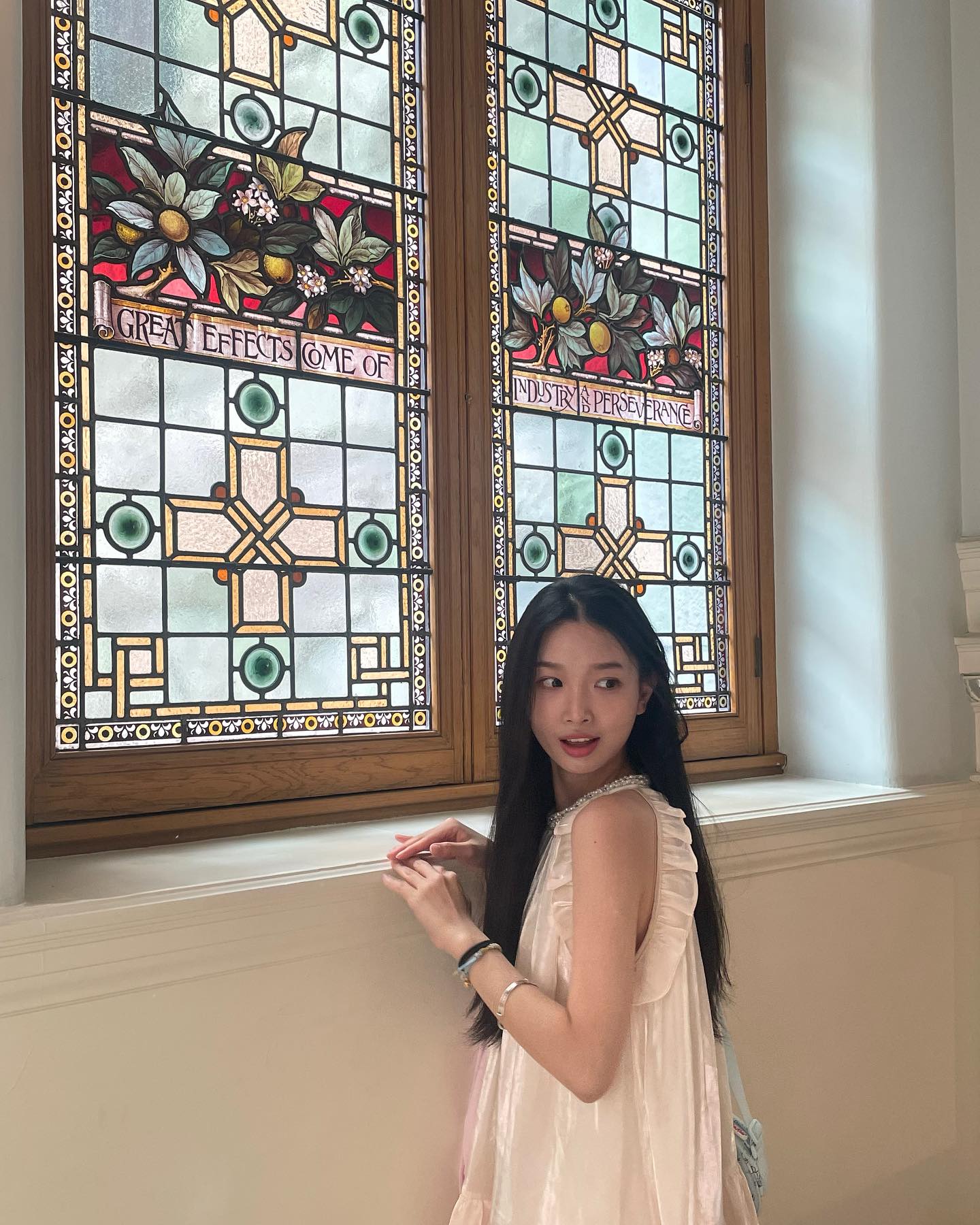 暑假和老婆度假，晚上疯狂做爱，撞击声很清晰。