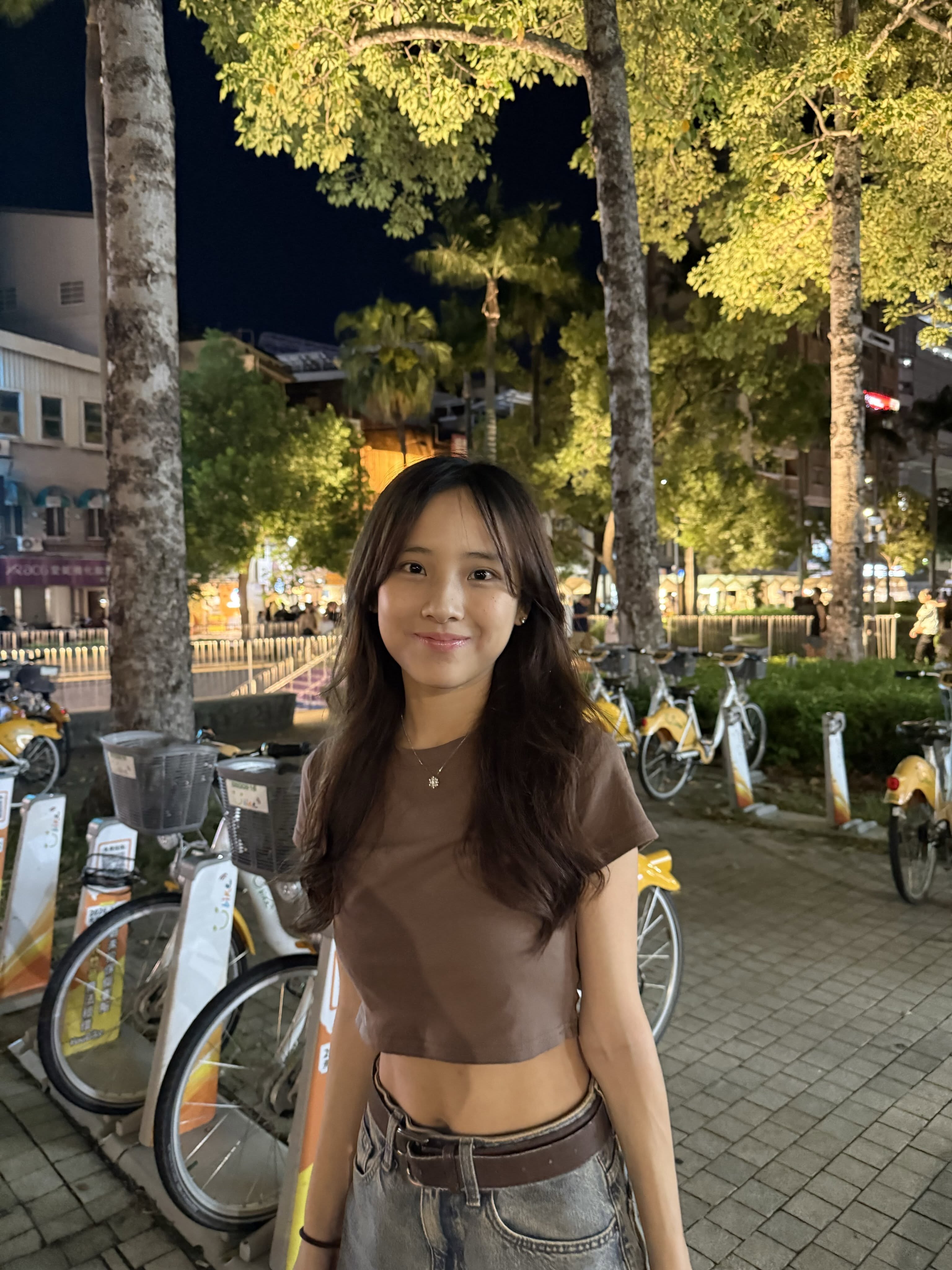 早上醒了直接把女友日了一顿，淫叫骚话不断。