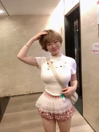 高速打桩大奶子女友，说自己要被操坏了。