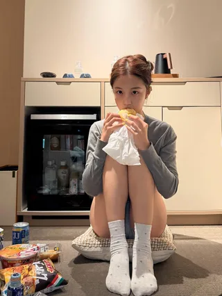后入可爱女友，女友一直舒服的呻吟。