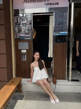 和老婆做爱，孩子在旁边老婆不敢叫，压抑的呻吟我鸡巴更粗了。