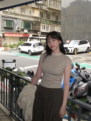 酒店暴力打桩女同事，被操的说太厉害了。