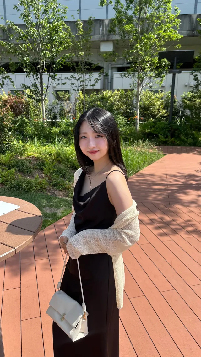 和女友晨炮，女友迷迷糊糊叫床很诱人。