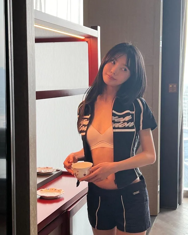 隔壁每天被操的02年骚女