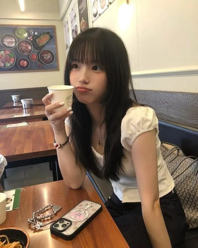 和老婆去三亚旅游，酒店连续高强度打桩十分钟，给老婆干哭了。