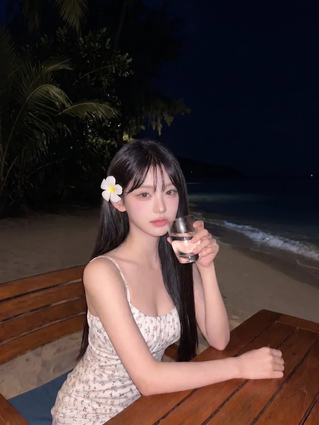 暴力抽插女友，小穴太嫩，一直喊不要。