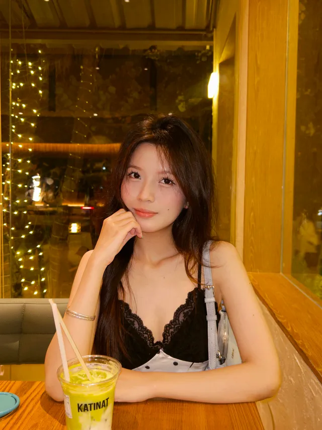 办公室操骚逼同事，说我比她老公操的深