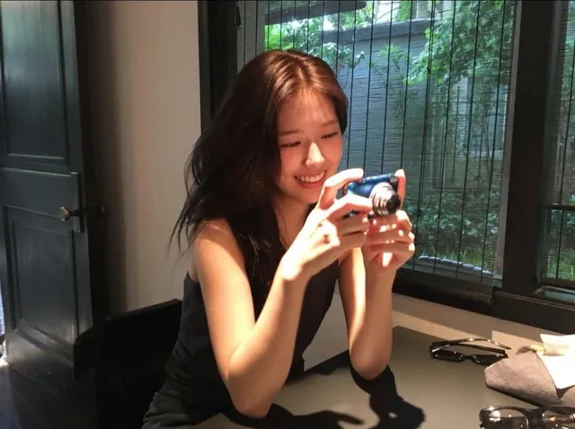 和老婆白天做爱，被操的来高潮了，淫叫骚话齐全。
