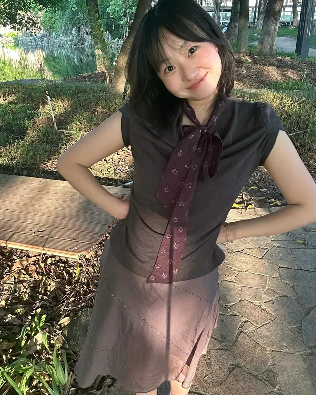 和小个子幼师女友做爱录音，对白很多，让她自己抱着腿。