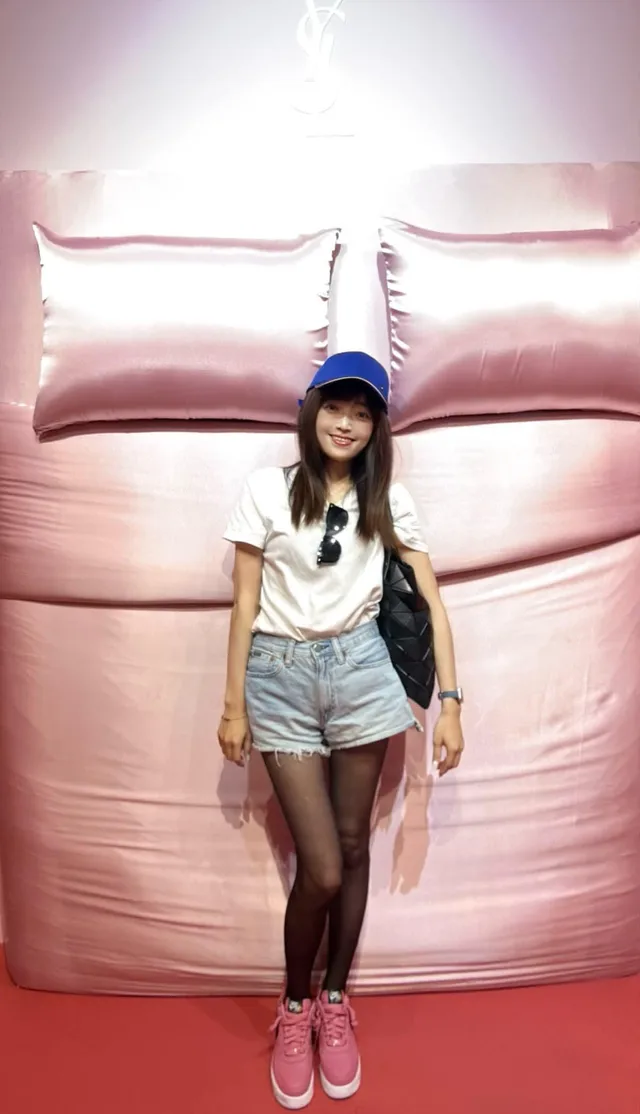 骚逼女同事背着老公和我操逼，被问各种淫荡问题。