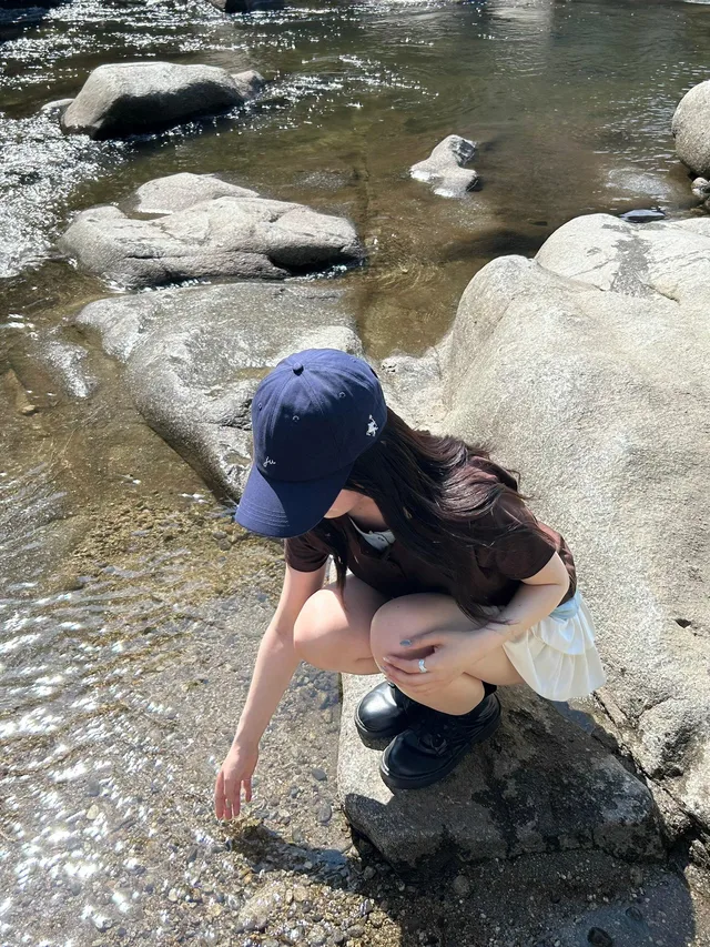 孩子睡在旁边，老婆不敢大声叫床，最后叫爸爸用力操