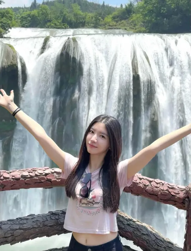 偷情同事老婆，被操的说好深。