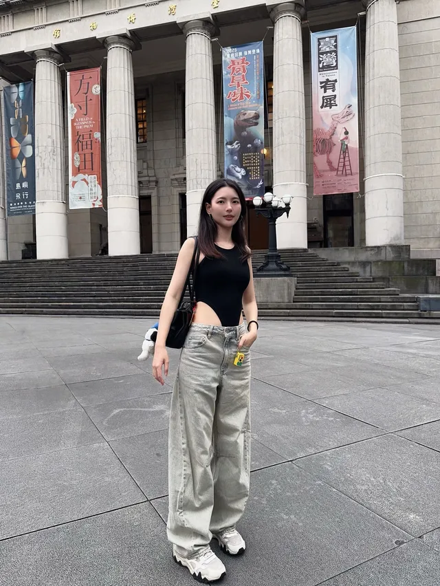 半夜淫语调教学妹，然后狠狠插入。