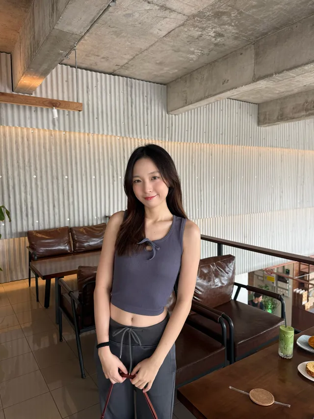 出差猛操已婚女同事，她老公不行被我给操爽了。