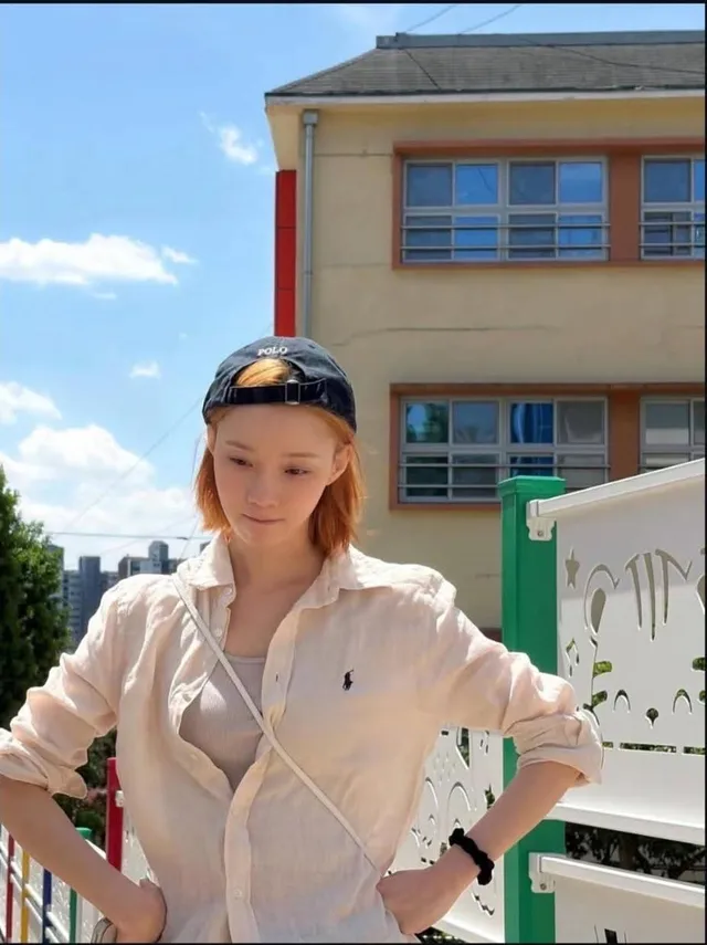 干公司实习生，电动鸡巴和真鸡巴双插，还是年轻人敢玩。